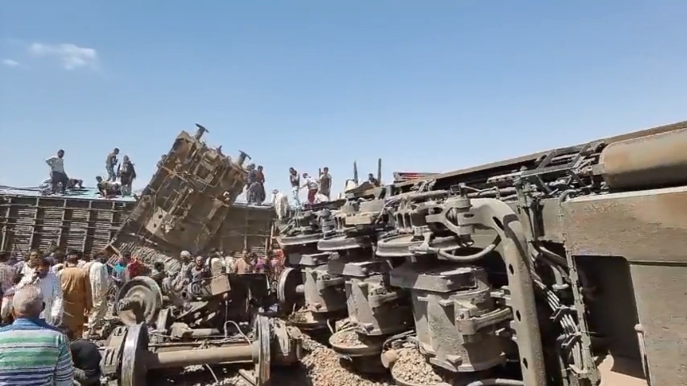 بعد حادث قطاري صعيد مصر.. السيسي