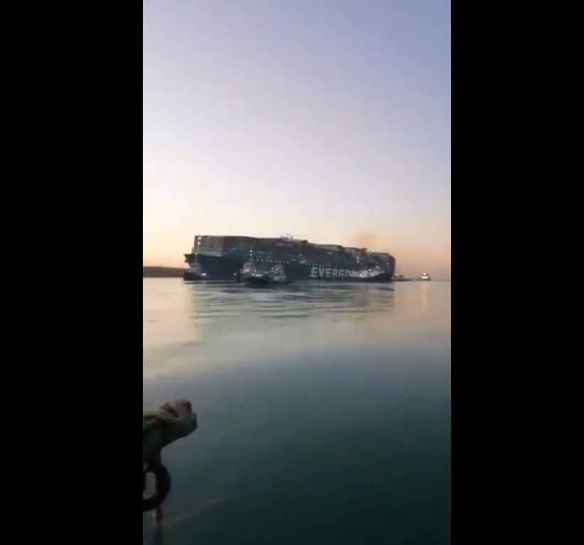 الإعلان عن تعويم السفينة الجانحة بقناة