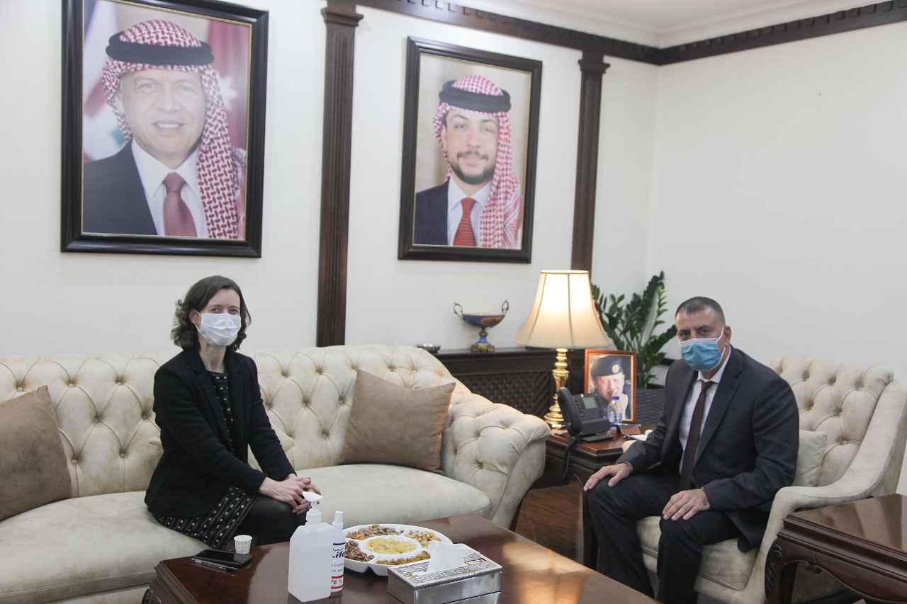 الفراية يلتقي السفيرة البريطانية ويؤكد ضرورة