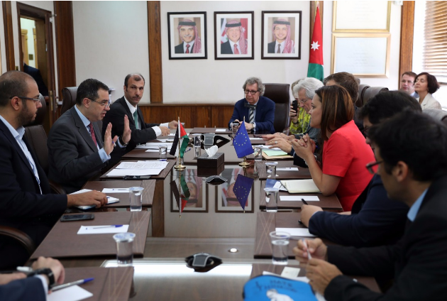 1641 1639. 1636 مليون يورو منحة