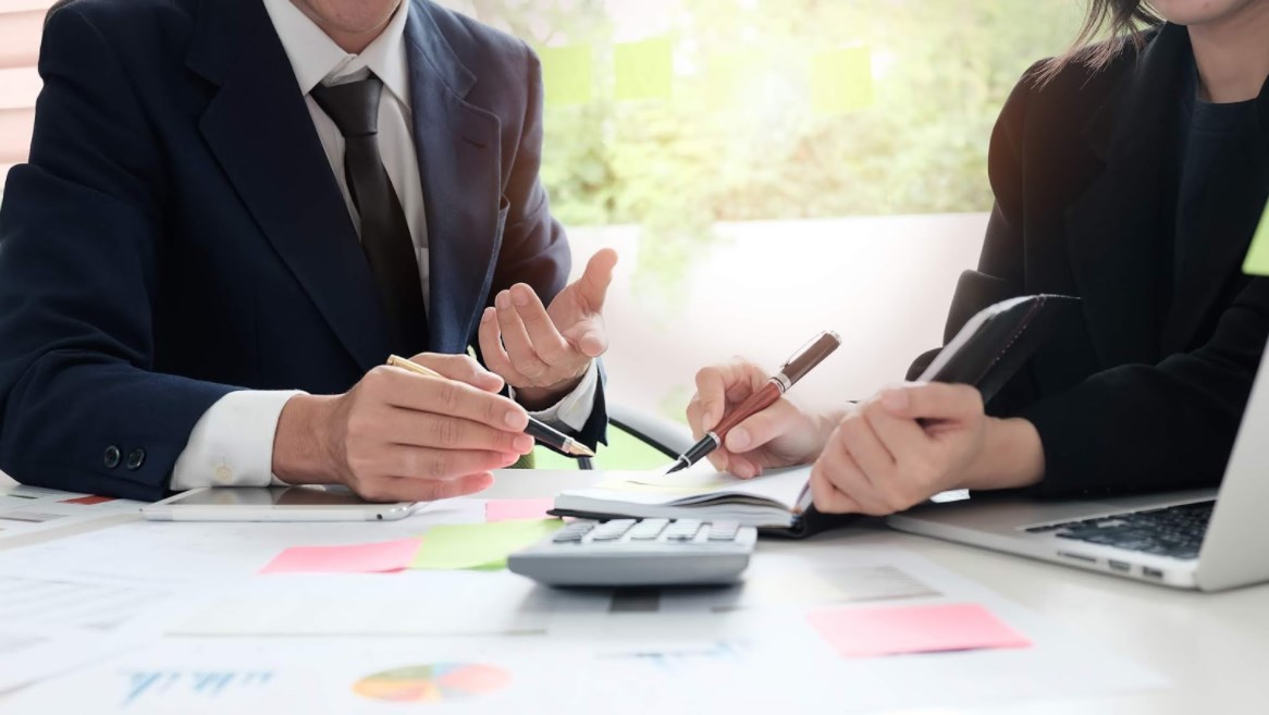 الناصر: الحكومة حريصة على عدم التوسع