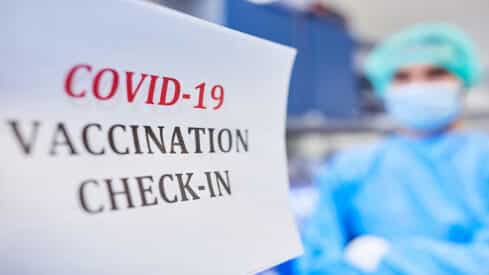 التطعيم في رمضان.. هل يفسد لقاح