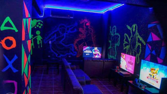 إغلاق محل للألعاب في الزرقاء