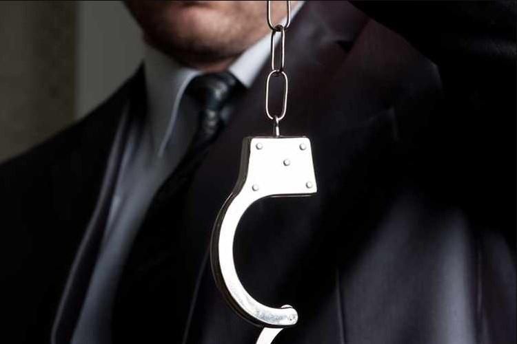 الإمارات.. الحبس مدة لا تقل عن