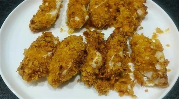 يشارك وصفة بسيطة لتحضير شرائح الدجاج