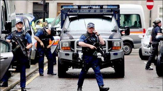 بريطانيا ترفع مستوى التهديد الارهابي وتنشر