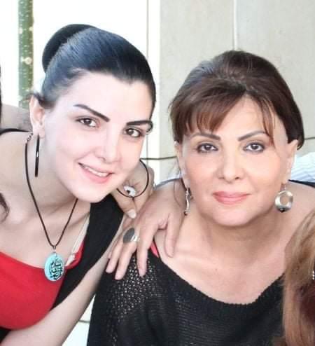 إصابة الفنانة الأردنية عبير عيسى وابنتها