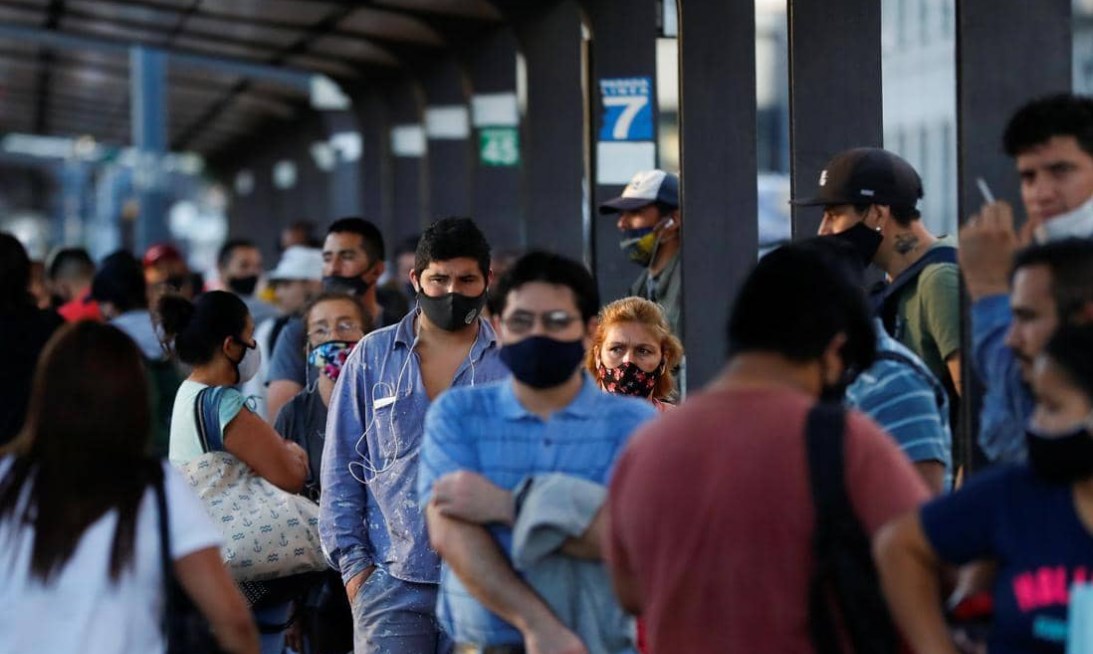 بعدما تلقى جرعتي اللقاح.. رئيس دولة