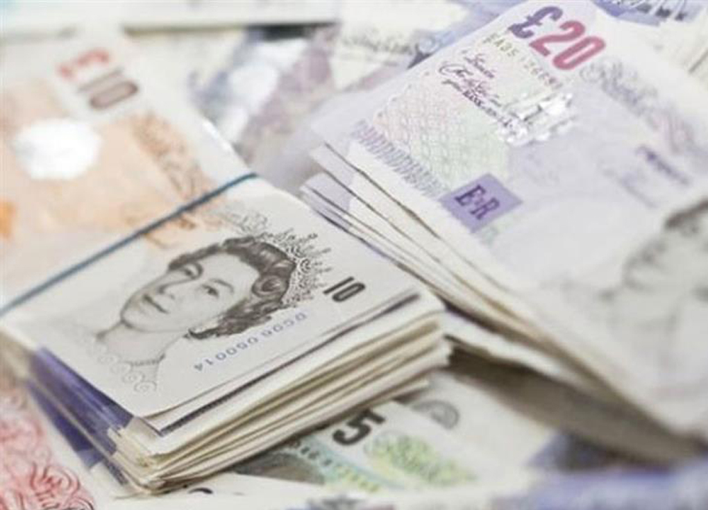 بريطاني يفوز بيانصيب يقدر بـــ 122