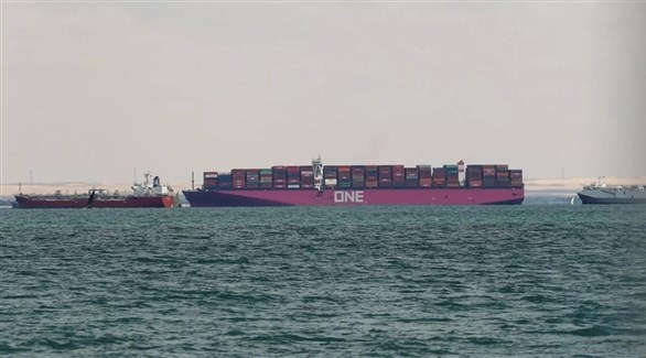 بقية السفن المتوقفة في قناة السويس