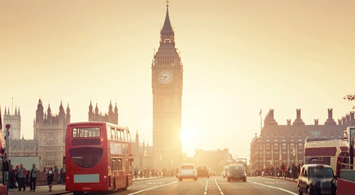 بريطانيا.. تمهيد لعودة الحياة إلى طبيعتها