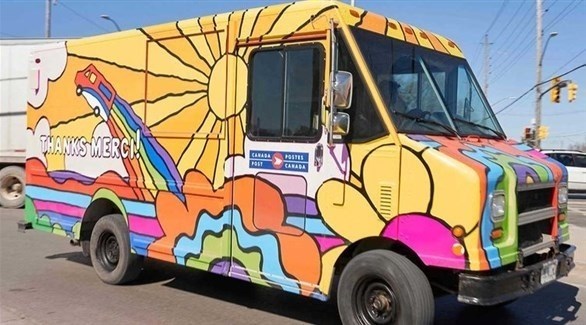شاحنات بريدية ملونة للتخفيف من كآبة