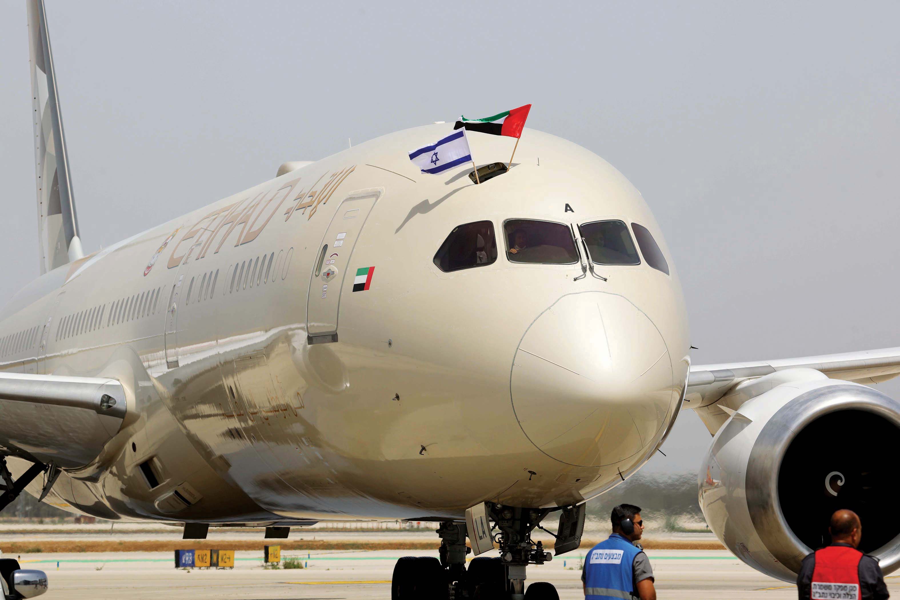 أول رحلة تجارية بين أبوظبي وتل