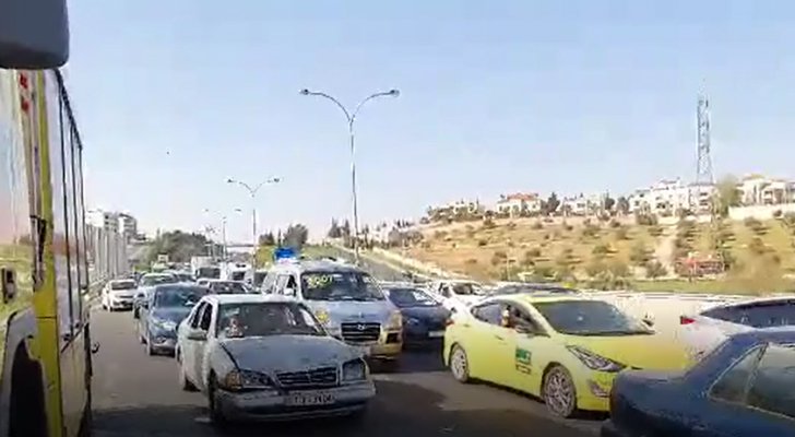 حادث تصادم يتسبب بأزمة خانقة على