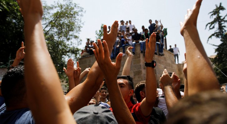 فلسطينيون يهتفون تأييدا لجلالة الملك في