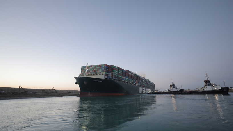 قناة السويس فتحت لكن إيفرغيفن ما