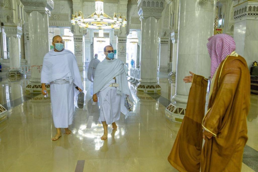 70 كاميرا حرارية لرصد حرارة المعتمرين