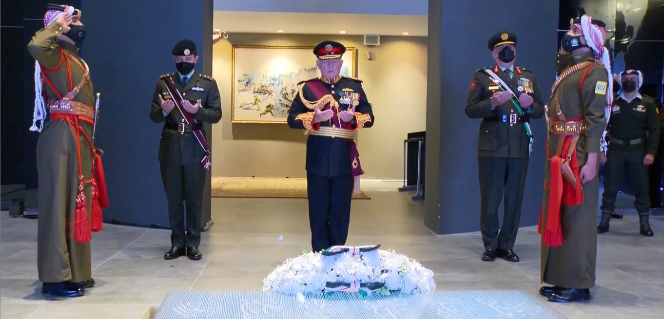 الملك وولي العهد يزوران صرح الشهيد