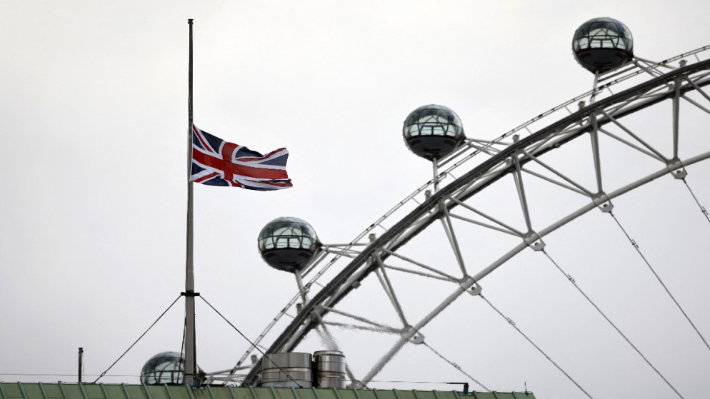 بريطانيا تقترب من تطعيم 40 مليونا