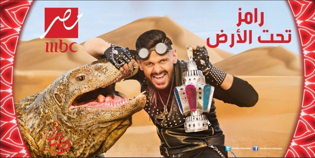 فيديو.. محمود حميدة يخلع بنطلونه بسبب