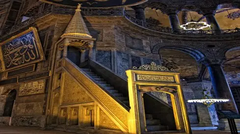 وعاظ يصدون عن سبيل الله