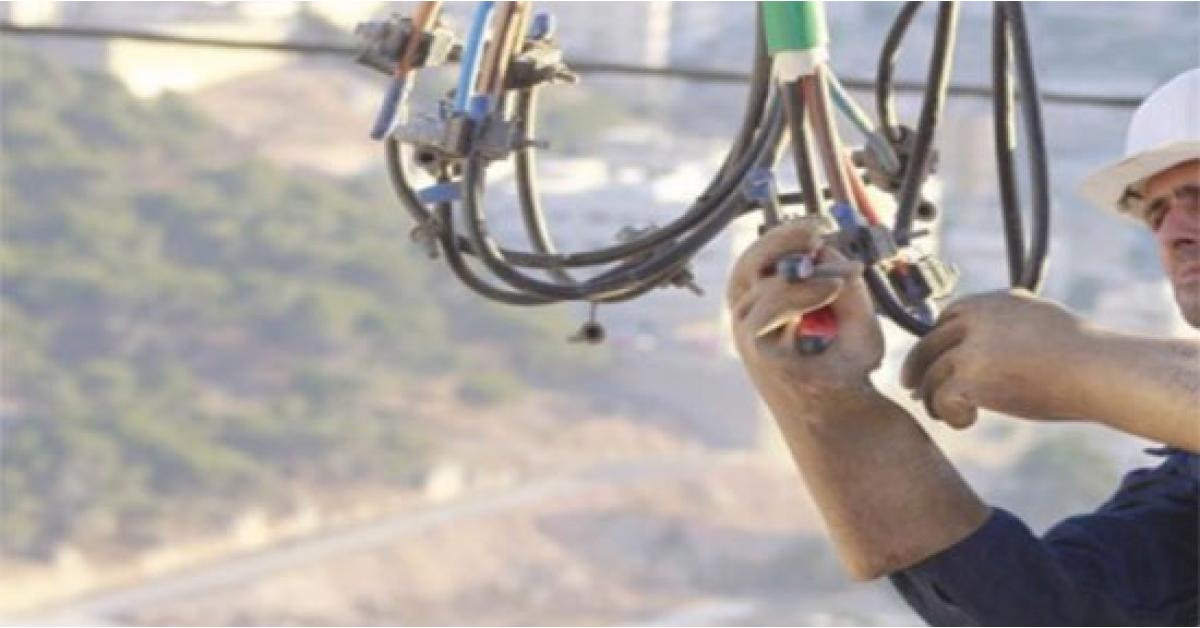 فصل التيار الكهربائي عن مناطق بإربد