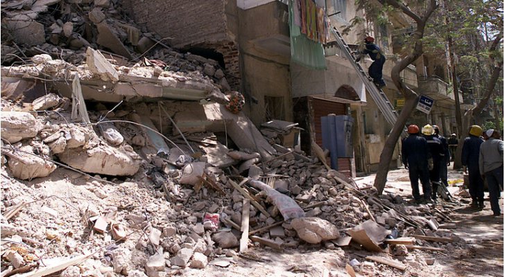 مصر.. قتلى وجرحى إثر انهيار عمارة