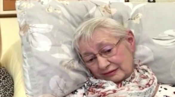 سبعينية تستعيد صوتها بفضل تقنية جديدة