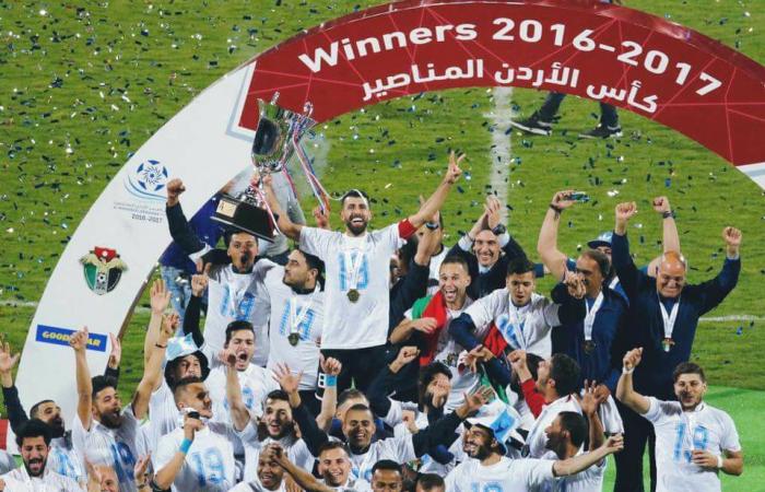 جماهير الفيصلي تهدي كأس الأردن للأسرى