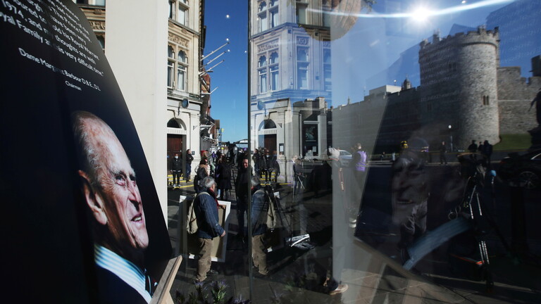 بريطانيا.. الأمير فيليب يوارى الثرى في