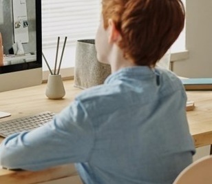 دعم الطلاب المتضررين من التعلم عن