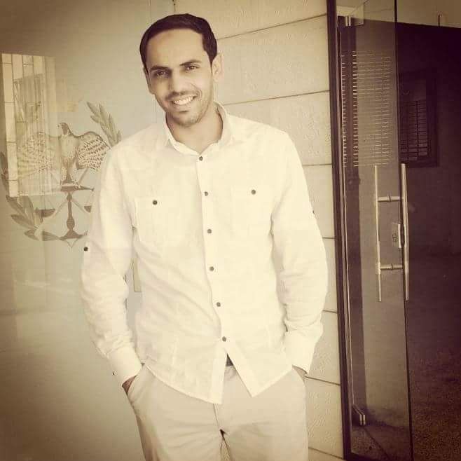 الكابتن الطيار محمد قرقودة يهنئ النقيب