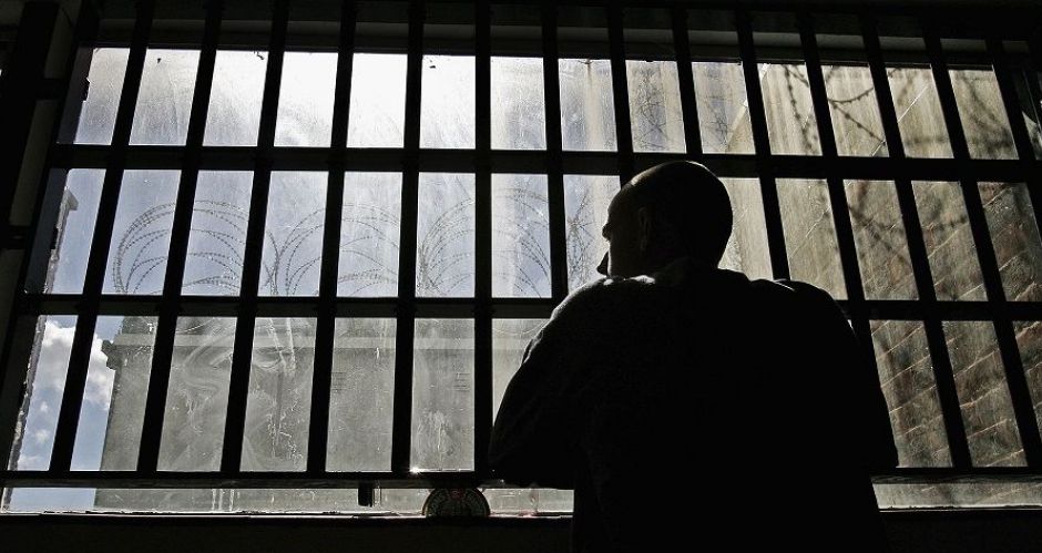 أردنية لتاجر معروف: أنت سجنت زوجي..