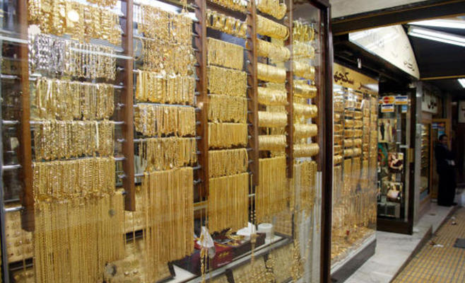 الذهب ينخفض مع استقرار الدولار وارتفاع