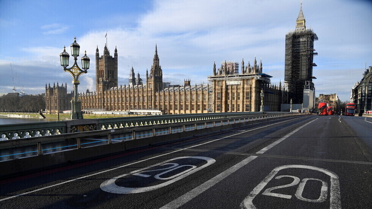 بريطانيا تسجل 2524 إصابة و33 وفاة