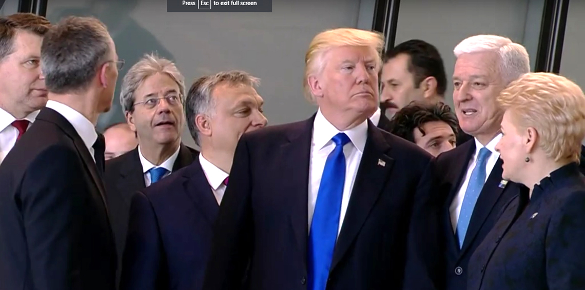 ترامب يزيح بالقوة زعيما أوروبيا ليتقدم