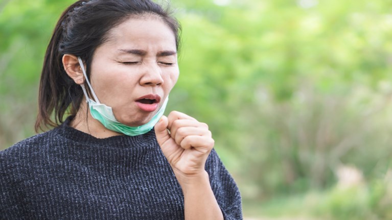 السعال والحمى قد يكونان علامتين لمرض