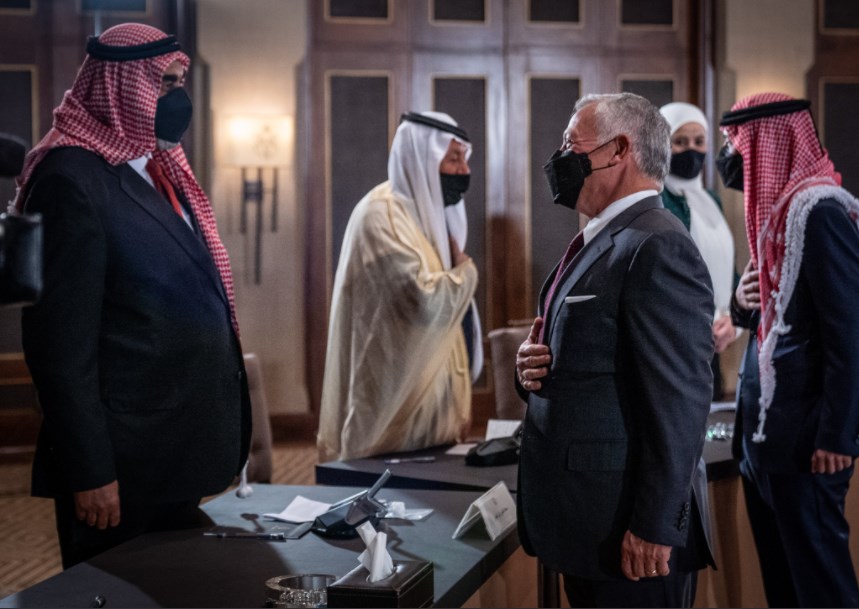 الملك: الي صار كان مؤلم.. والفتنة