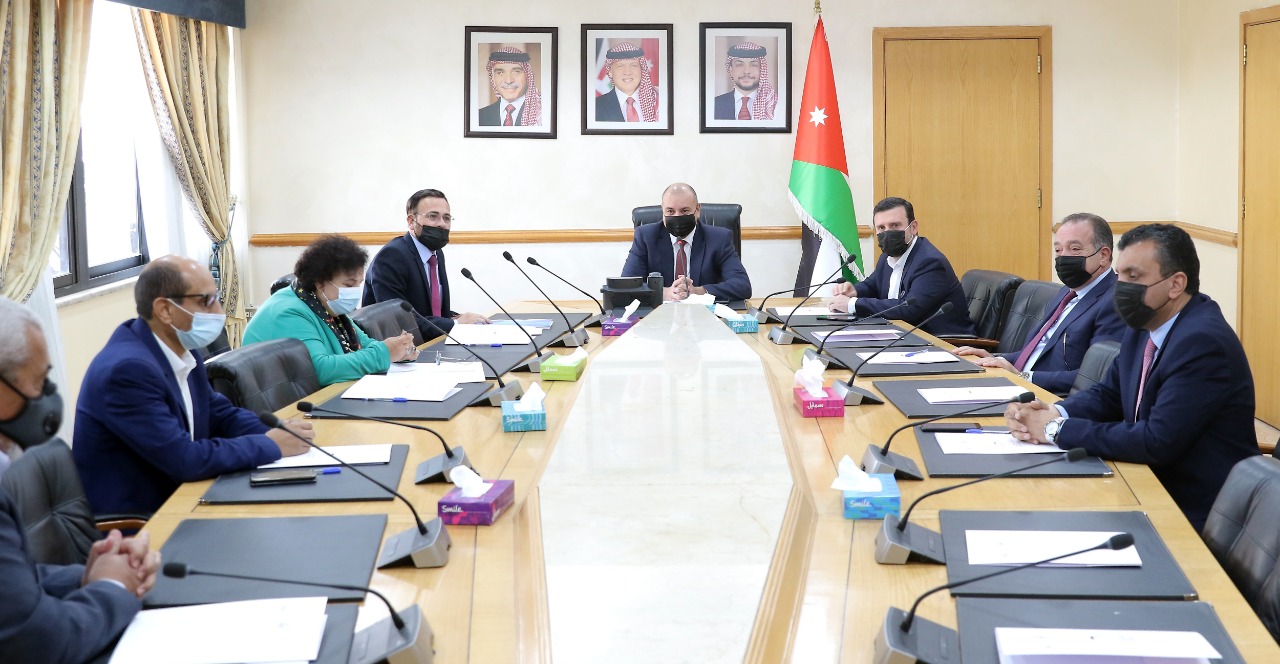 العودات يلتقي نقيب الفنانين (صور)