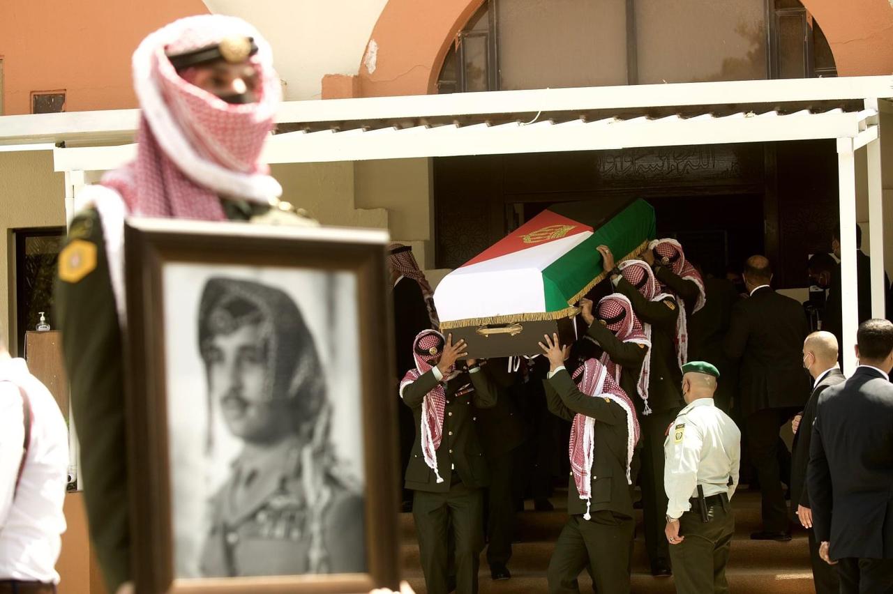 ما هو العلم الغريب الذي رافق