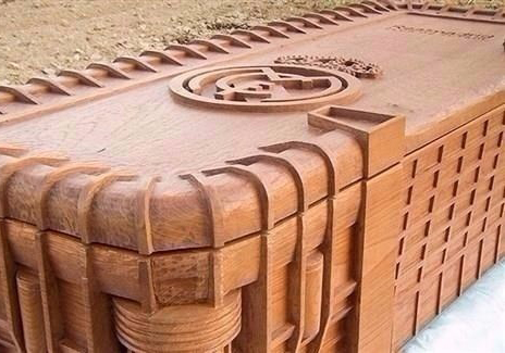 توابيت لمشجعي الريال والبرشا (صور)