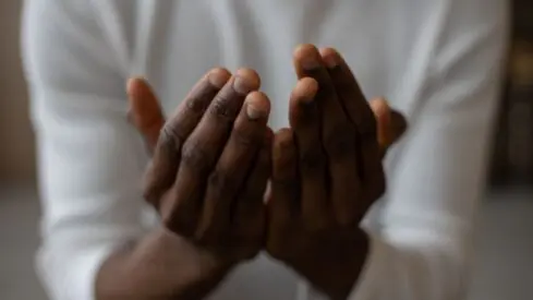 وللروح ظمأ وإرواء