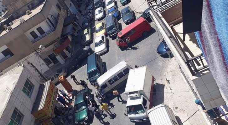 بالصور .. سائق عنيد ومشاجرة يتسببان