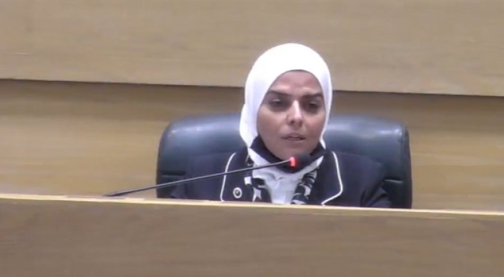 تمام الرياطي تؤدي اليمين الدستورية نائبا