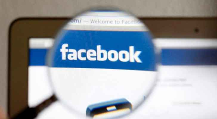 موظف واحد يراقب منشورات ربع مليون