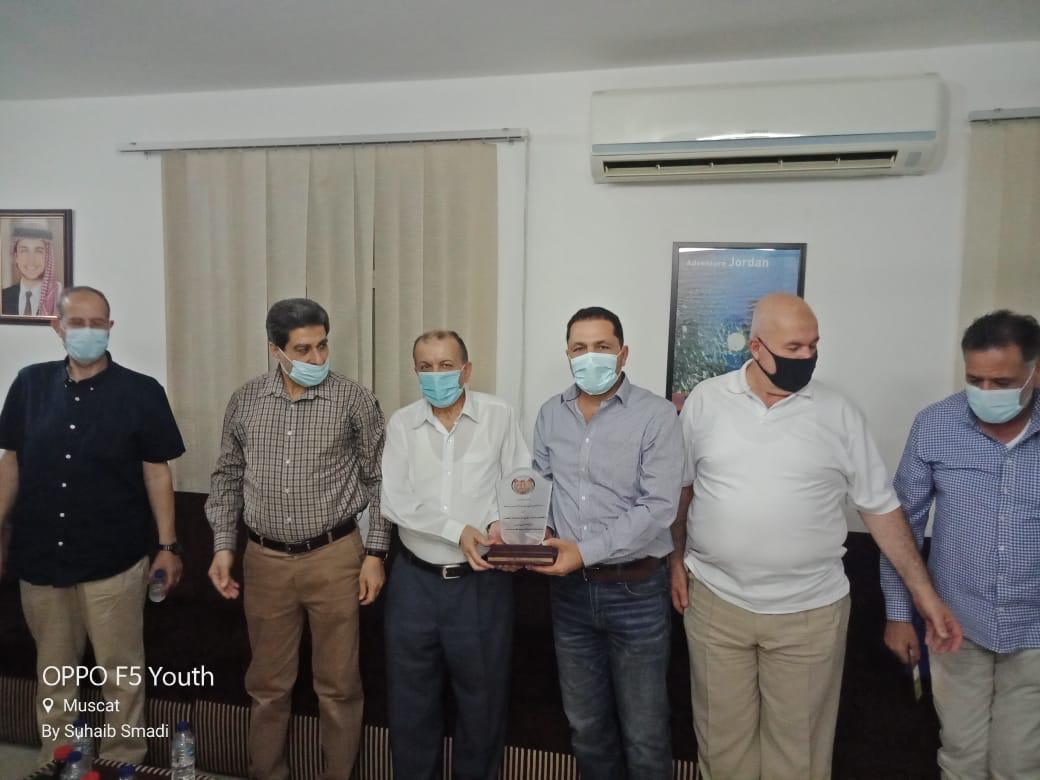 نادي الجالية الأردنية يكرم أحد أعضائه