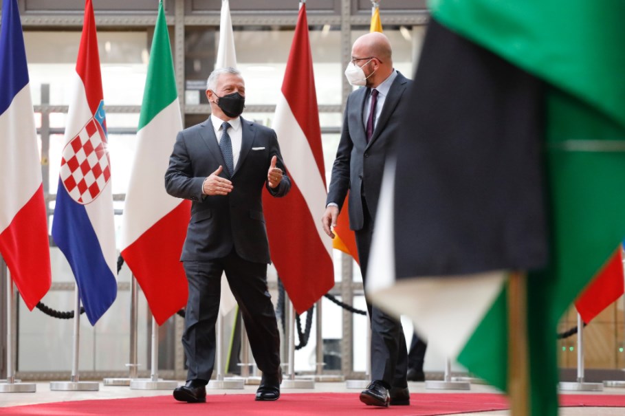 وباء كورونا والتعاون المشترك لمجابهته يستحوذ