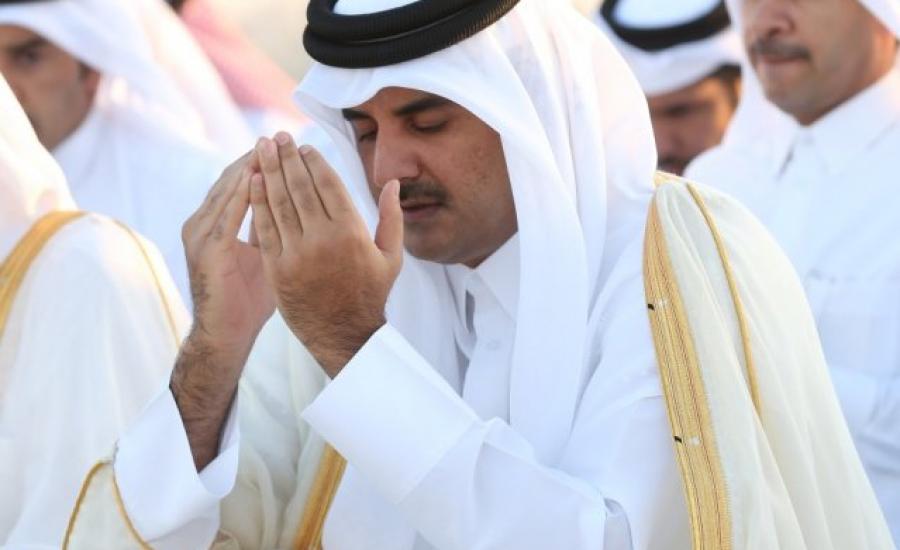 الشيخ تميم يسدد ديون الغارمين في