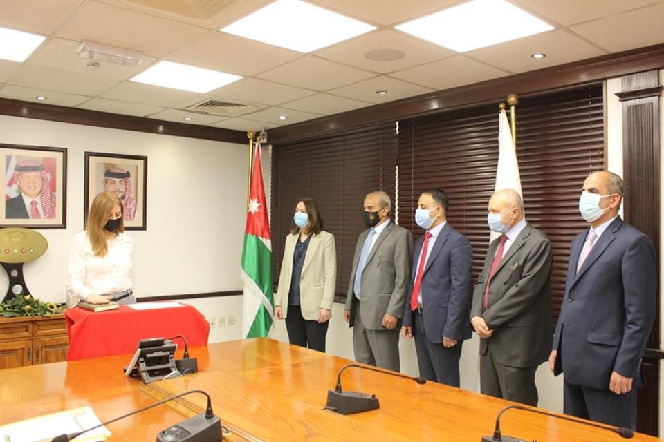 ترخيص الدفعة الأولى من وكلاء الإعسار