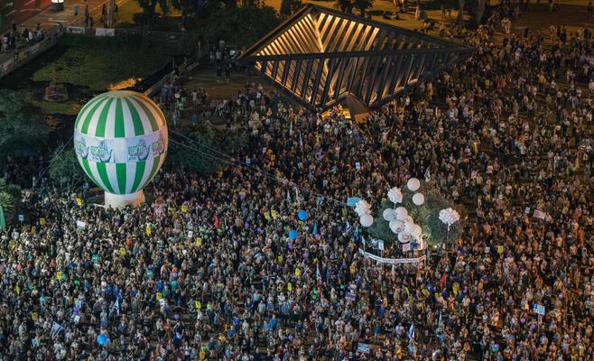 آلاف الإسرائيليين يتظاهرون تأييدا لحل الدولتين